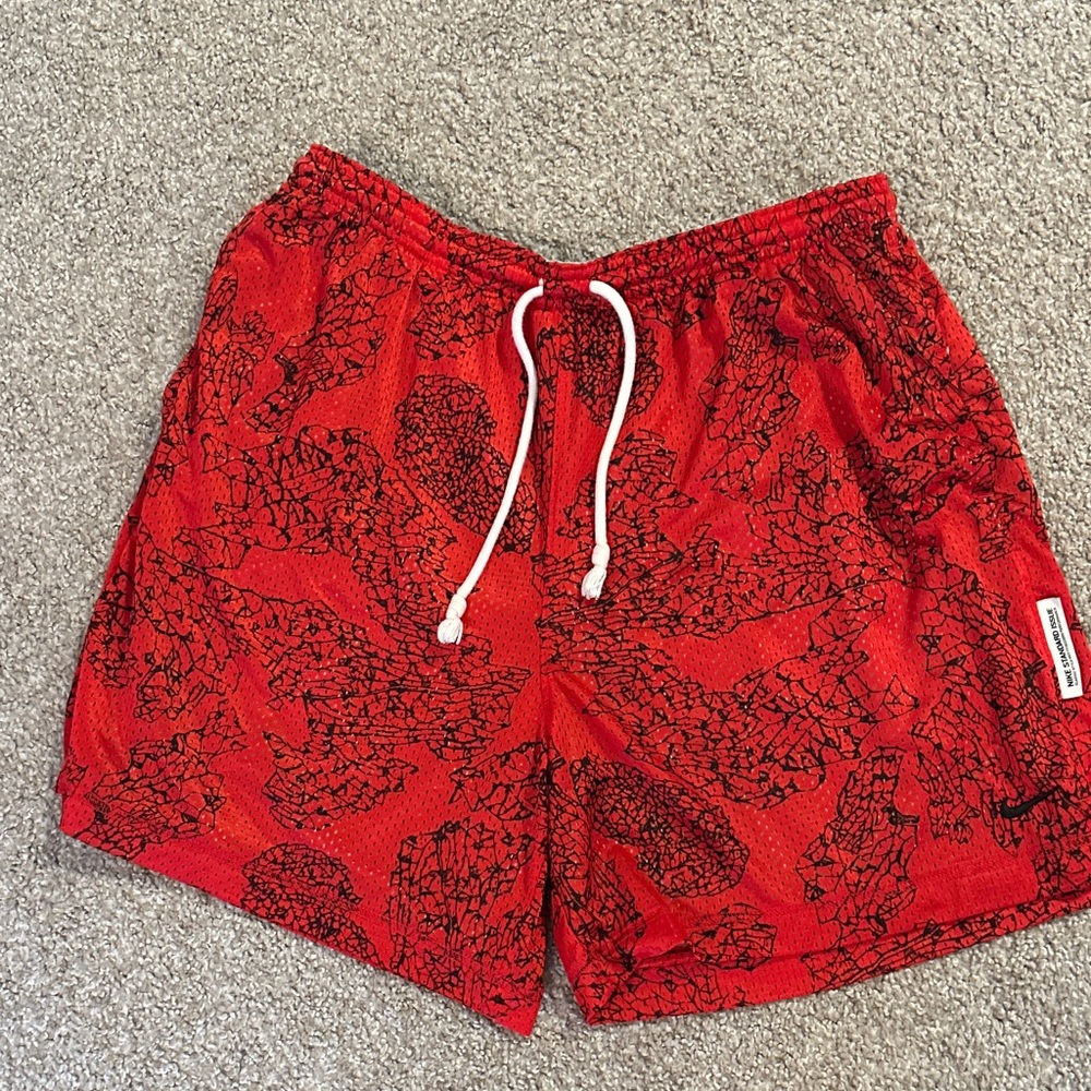 Nike DRI-FIT Standard Issue Red Patterned 6 Inch Men's Short Sz Large FB6915-657